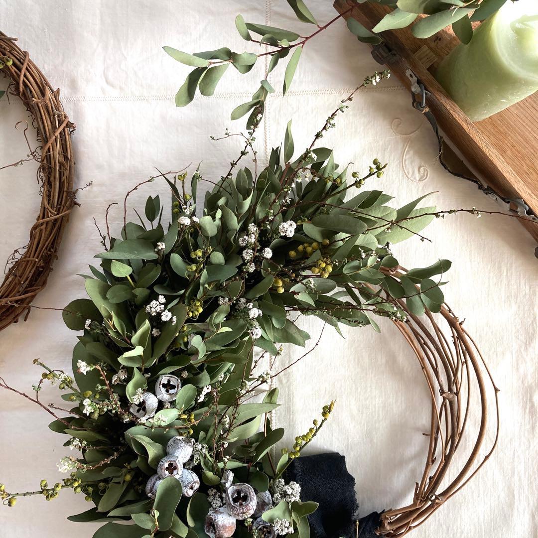 ●売却済● テトラゴナと白い小花のナチュラルリース　(大きめ約30cm)