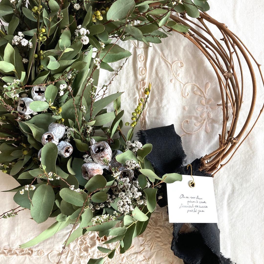 ●売却済● テトラゴナと白い小花のナチュラルリース　(大きめ約30cm)