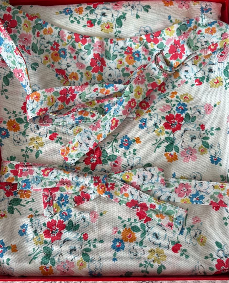 Cath Kidston 花柄エプロン＆ ポットホルダー✴︎ギフトセット✴︎箱入り✴︎