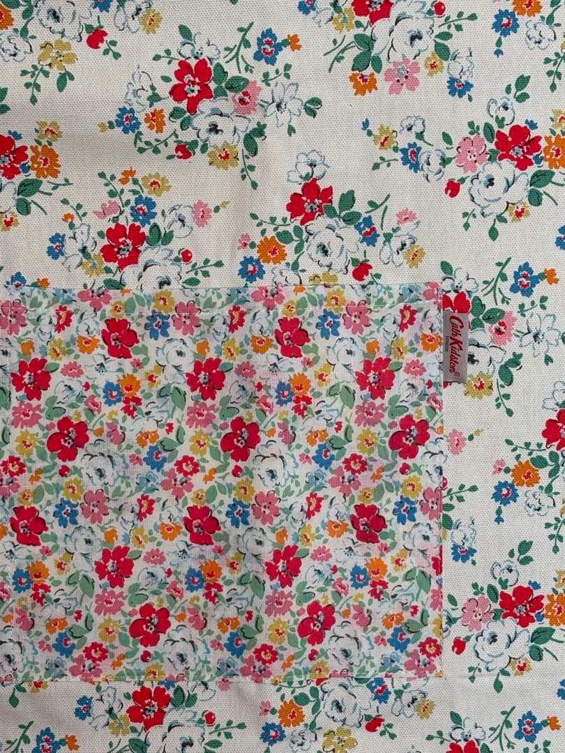 Cath Kidston 花柄エプロン＆ ポットホルダー✴︎ギフトセット✴︎箱入り✴︎