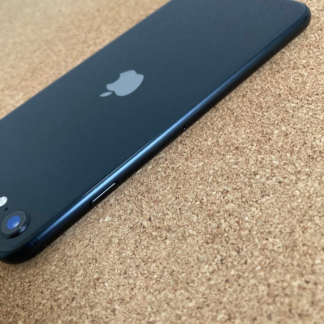 4163【早い者勝ち】美品☆電池新品☆iPhoneSE2 64GB SIMフリー