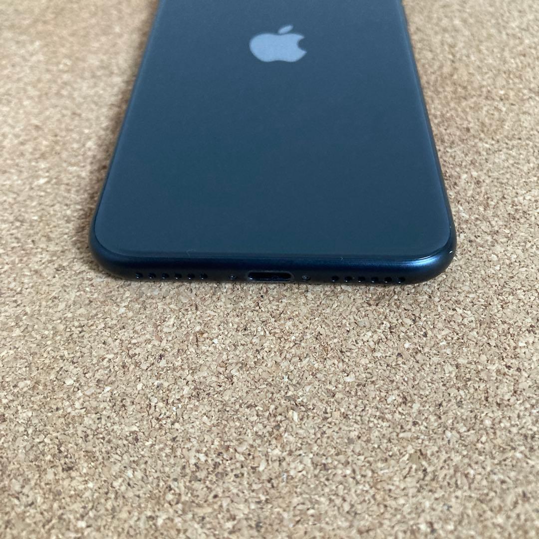 4163【早い者勝ち】美品☆電池新品☆iPhoneSE2 64GB SIMフリー