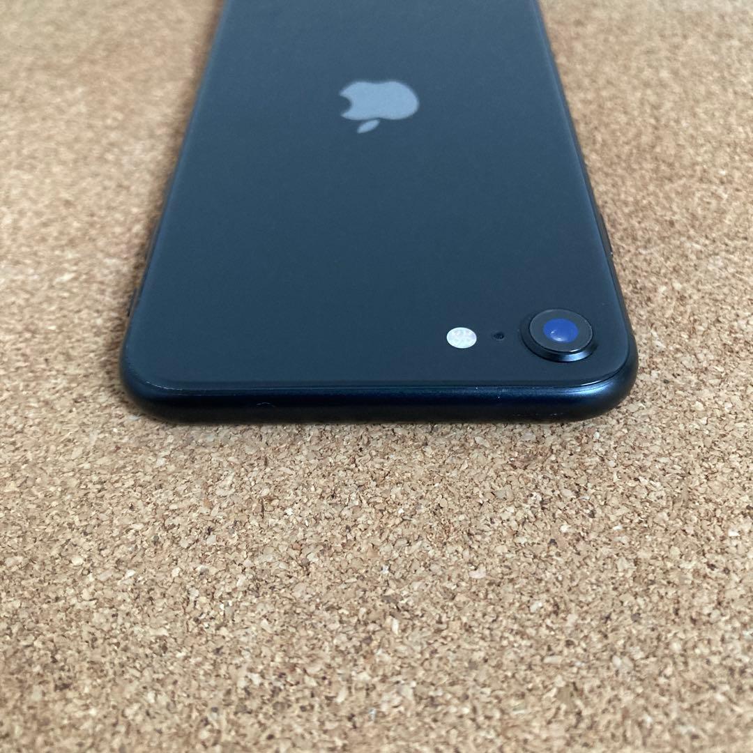 4163【早い者勝ち】美品☆電池新品☆iPhoneSE2 64GB SIMフリー