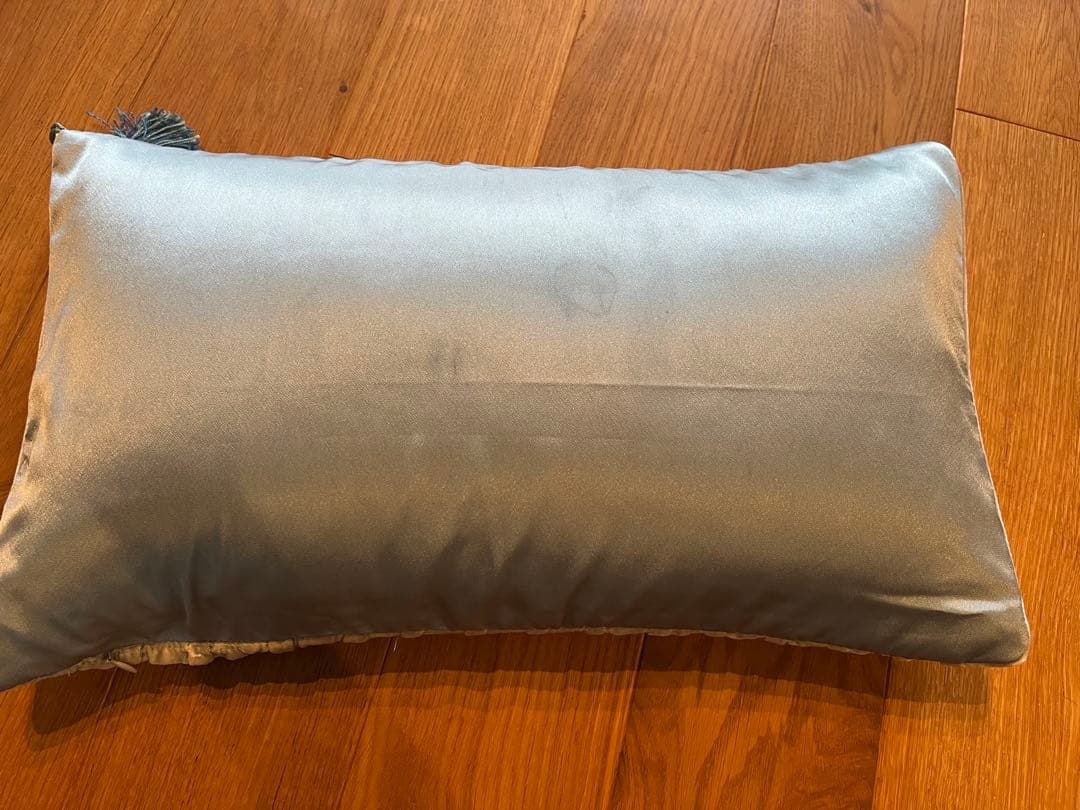 ベアトリス　ラヴァル　ベルベット　クッション　　フランス製