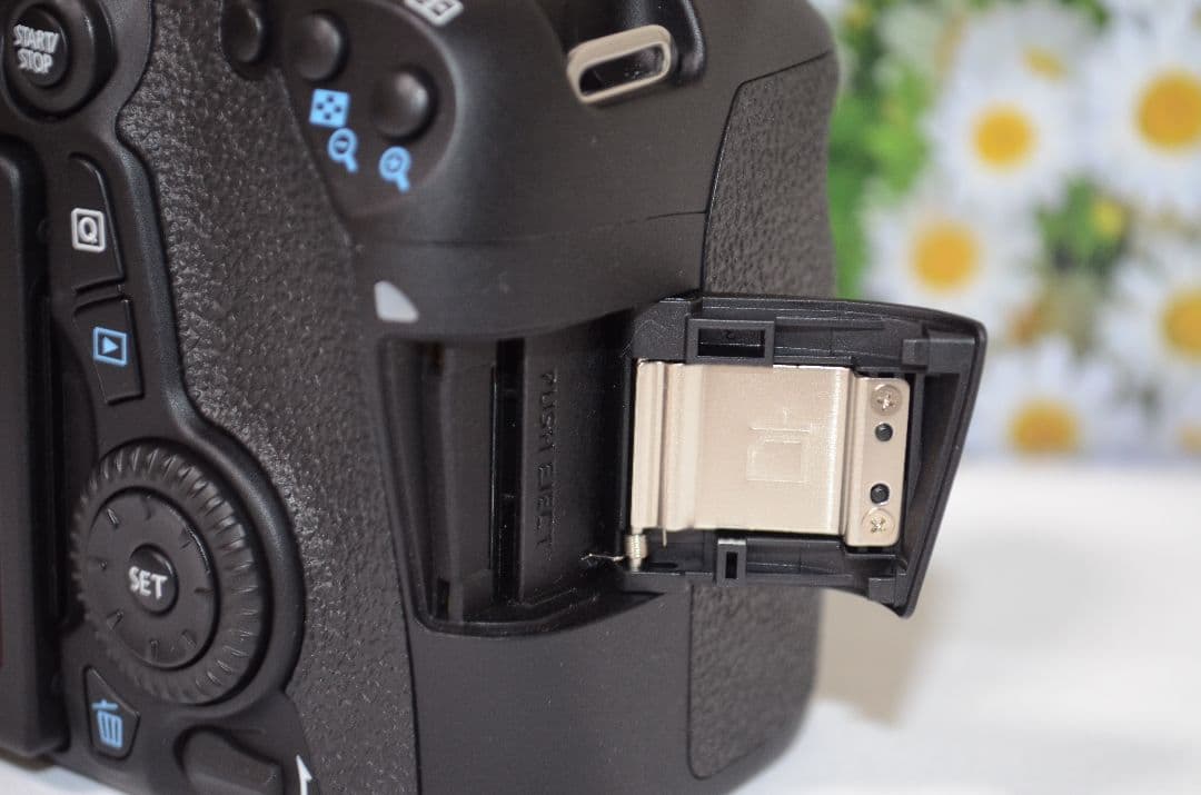 ❤Canon EOS 70D トリプル❤爆速連写一眼レフ WiFi搭載！❤