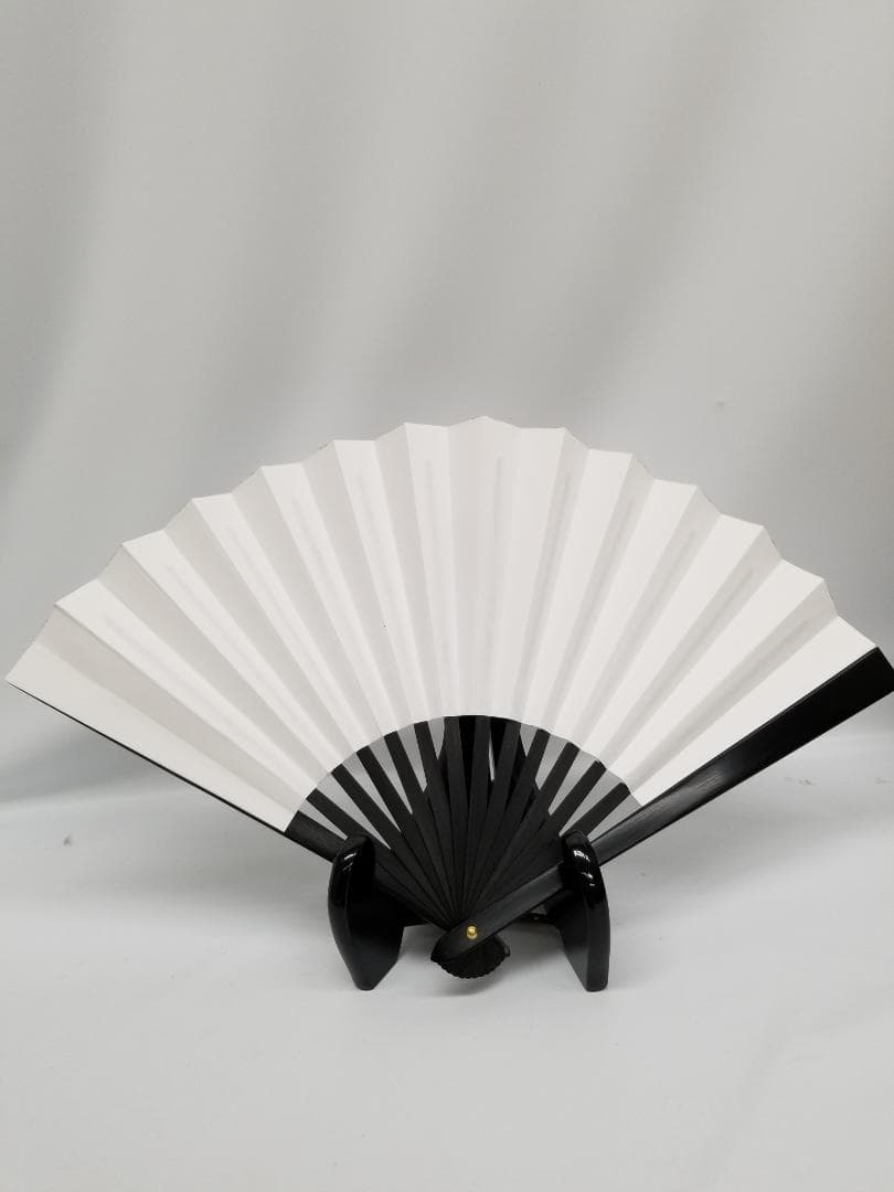 鉄扇　8寸　白　扇子　戦国時代　護身用　縁起物　尾形刀剣　アンティーク