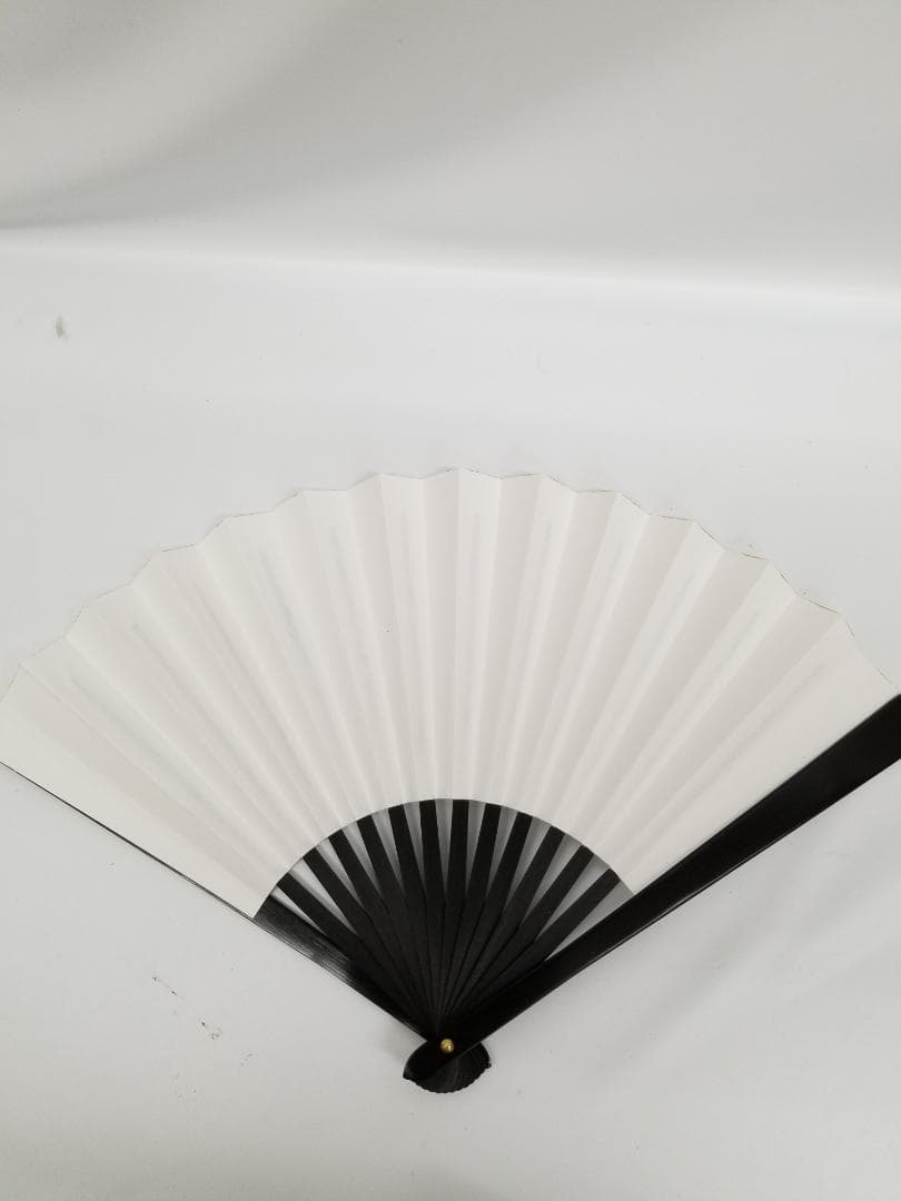 鉄扇　8寸　白　扇子　戦国時代　護身用　縁起物　尾形刀剣　アンティーク