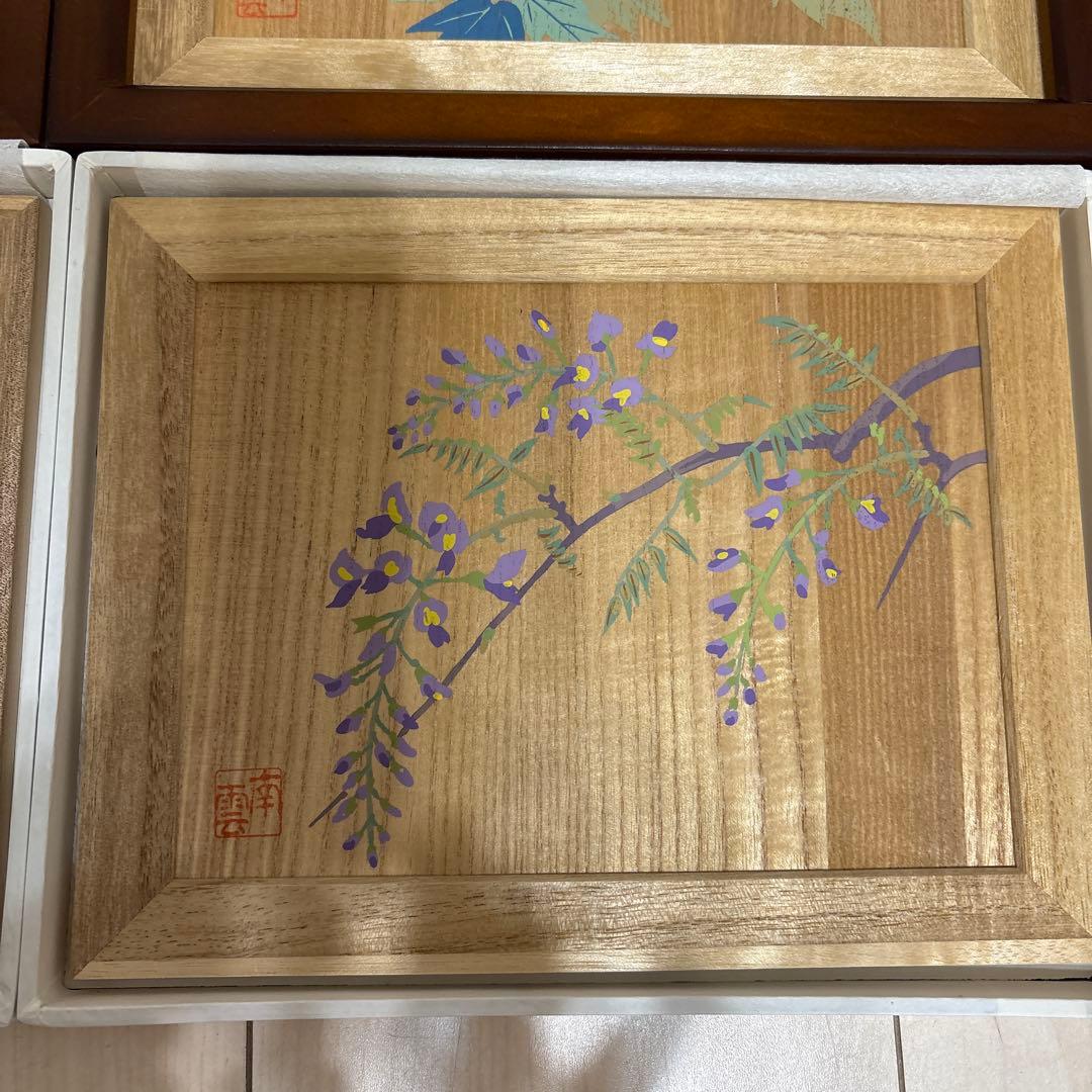 二枚折り屏風/桐板に12枚の草花