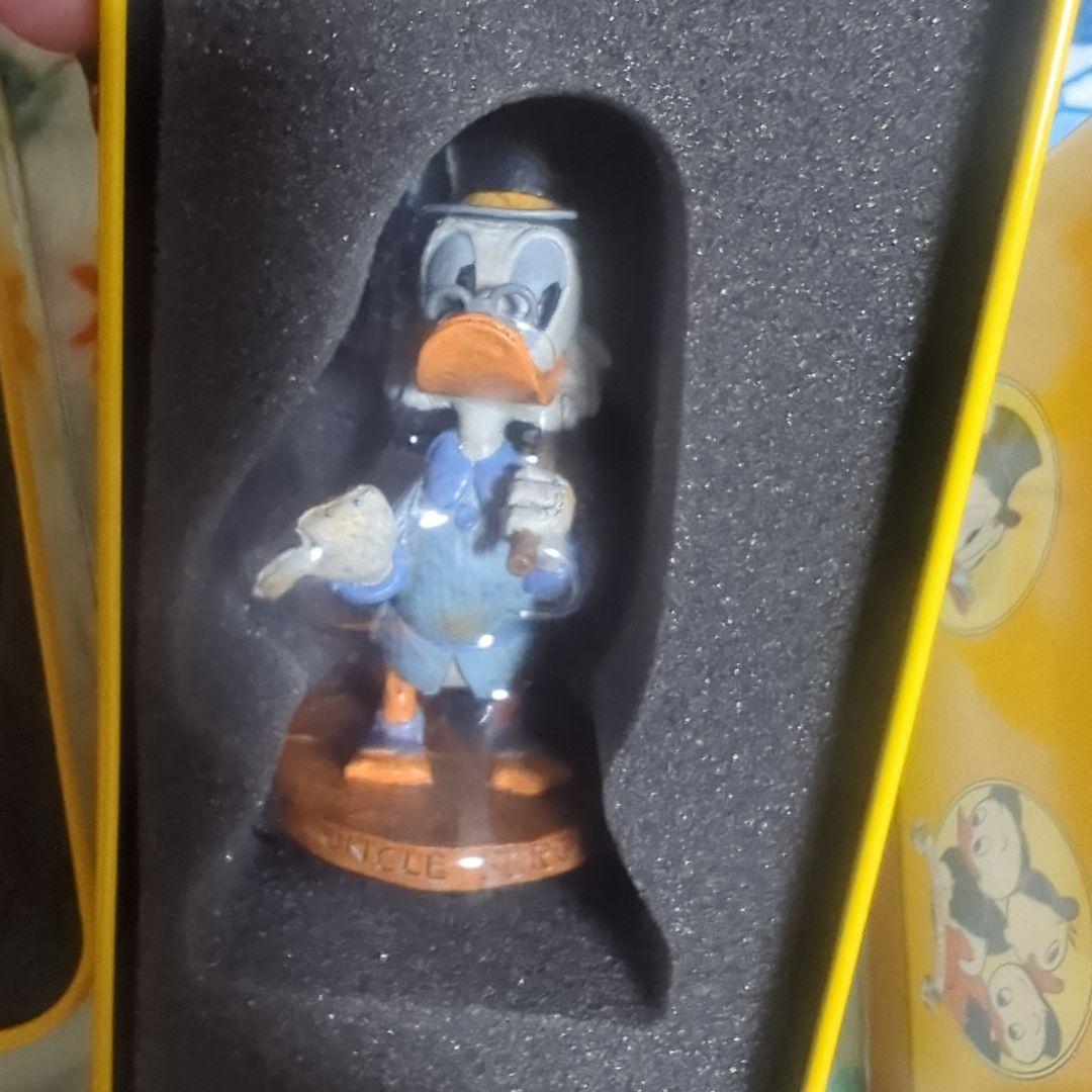 スクルージ☆シリアルナンバー入り フィギュア 缶バッジ