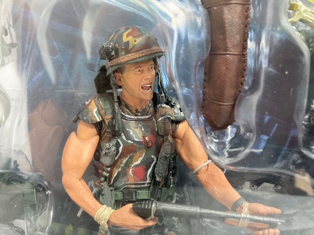 ネカ　NECA ドゥエイン ヒックスvs エイリアン　ウォーリア ダメージ版