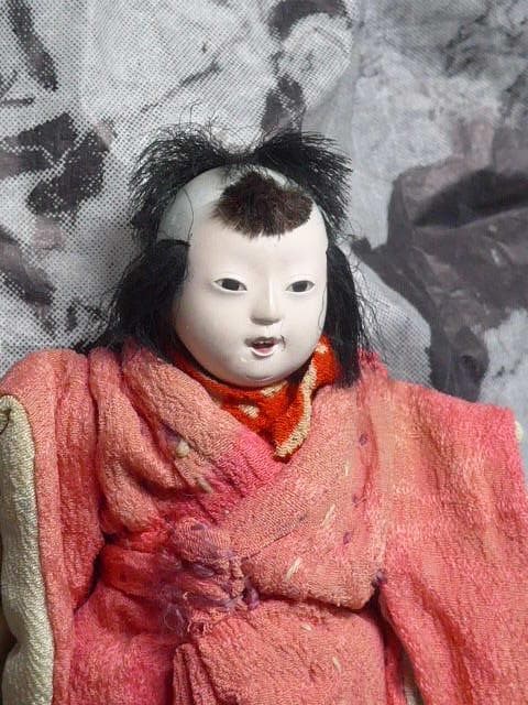 宝石のように可愛い　初代の永徳斎の豆三折れ人形です　大変貴重です