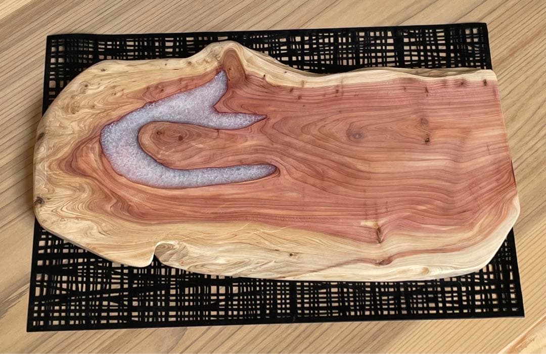 カッティングボード　プレート　まな板　カイヅカイブキ　レジン　木製