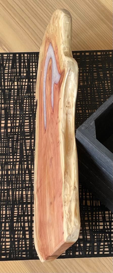 カッティングボード　プレート　まな板　カイヅカイブキ　レジン　木製