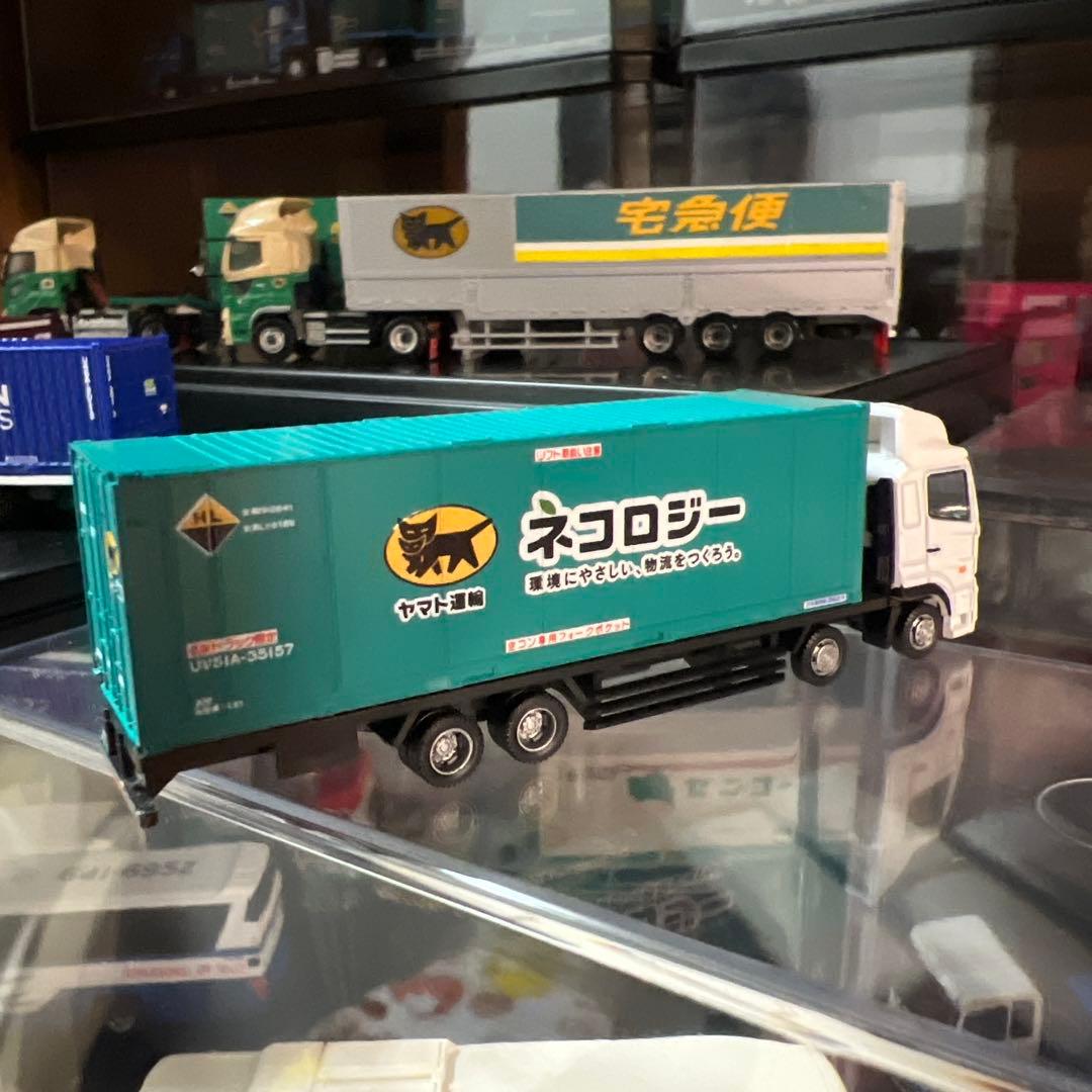 トラックコレクション　日野プロフィア　ハイブリッド仕様　クロネコ　低床4軸