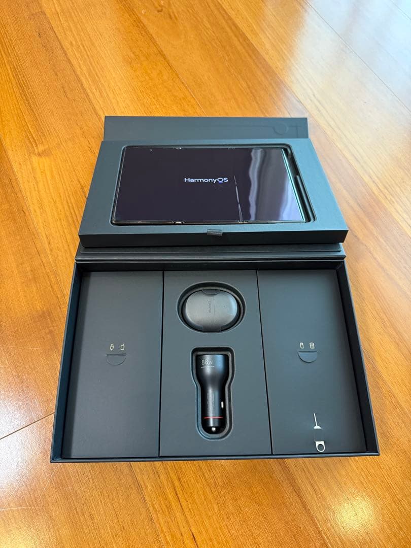 【未使用品】Huawei Mate XT Ultimate 512GB ブラック