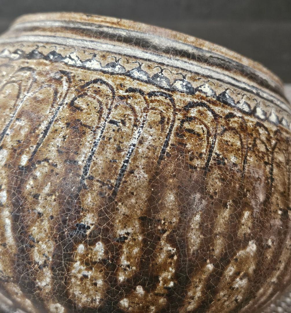 17～18世紀　東南アジア古陶磁器　安南　宋胡録　鉄釉　陰刻連弁文　ハート文　壺