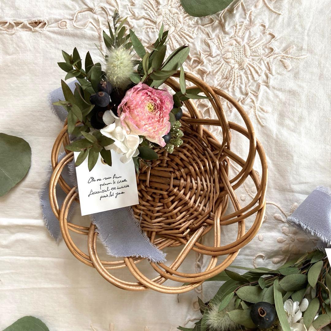 ラナンキュラスの小さなかごアレンジ&スワッグセット 〜春色飾り プレゼント〜