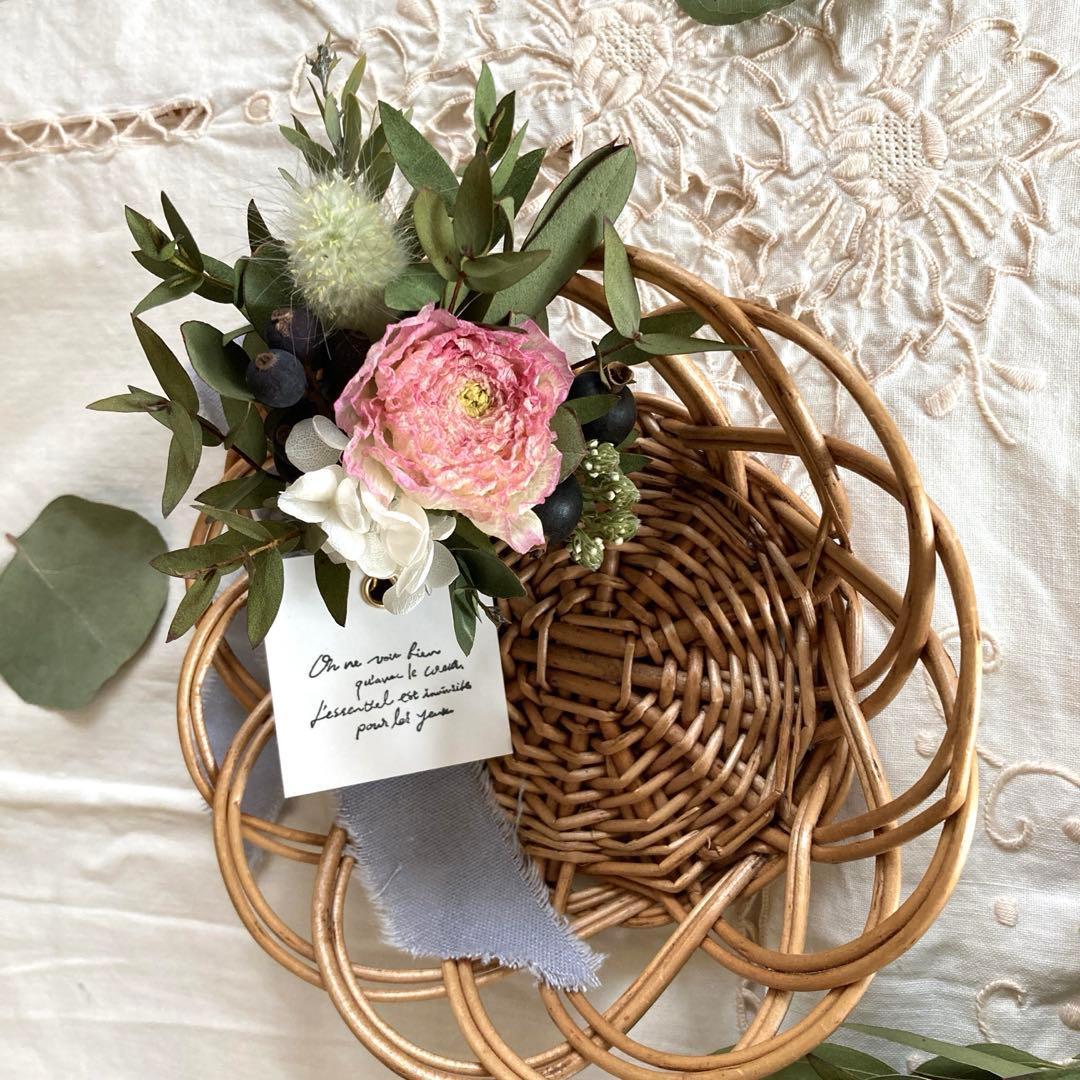 ラナンキュラスの小さなかごアレンジ&スワッグセット 〜春色飾り プレゼント〜