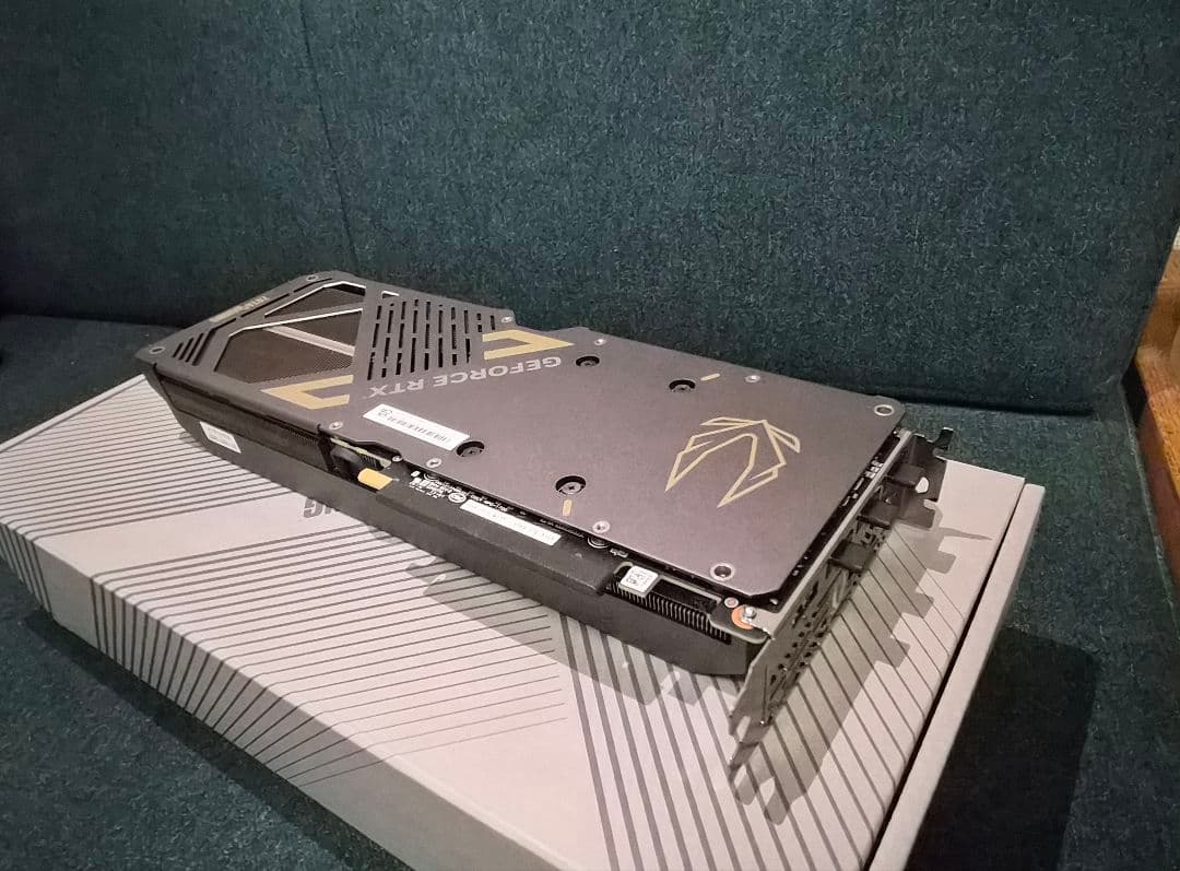 【美品】ZOTAC GeForceRTX5070 SOLID OC 12GB