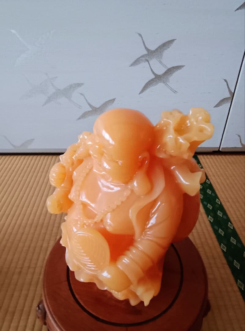 琥珀色の布袋様 彫刻 木製台座付き　3月8日まで