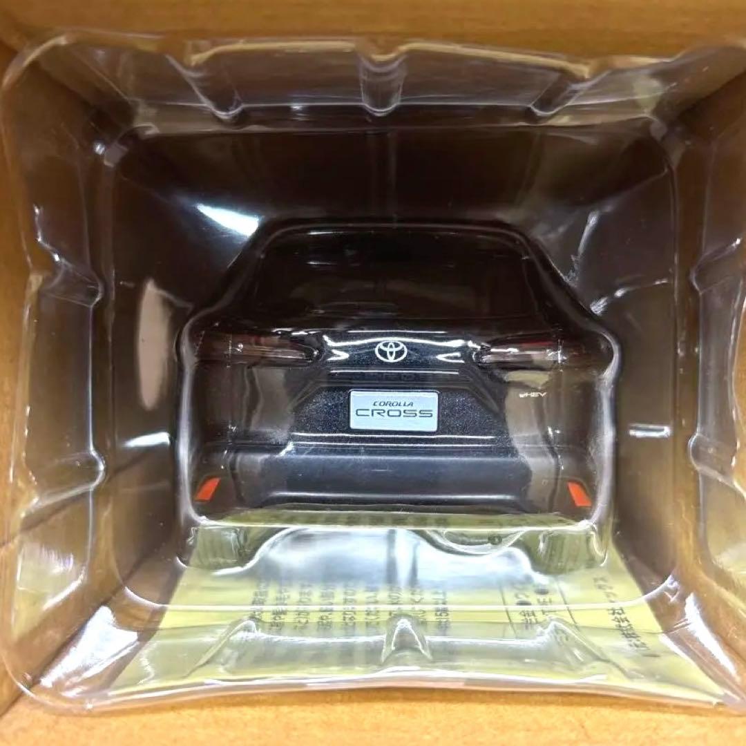新型 トヨタ カローラクロス 1/30カラーサンプル ミニカー ブラックマイカ
