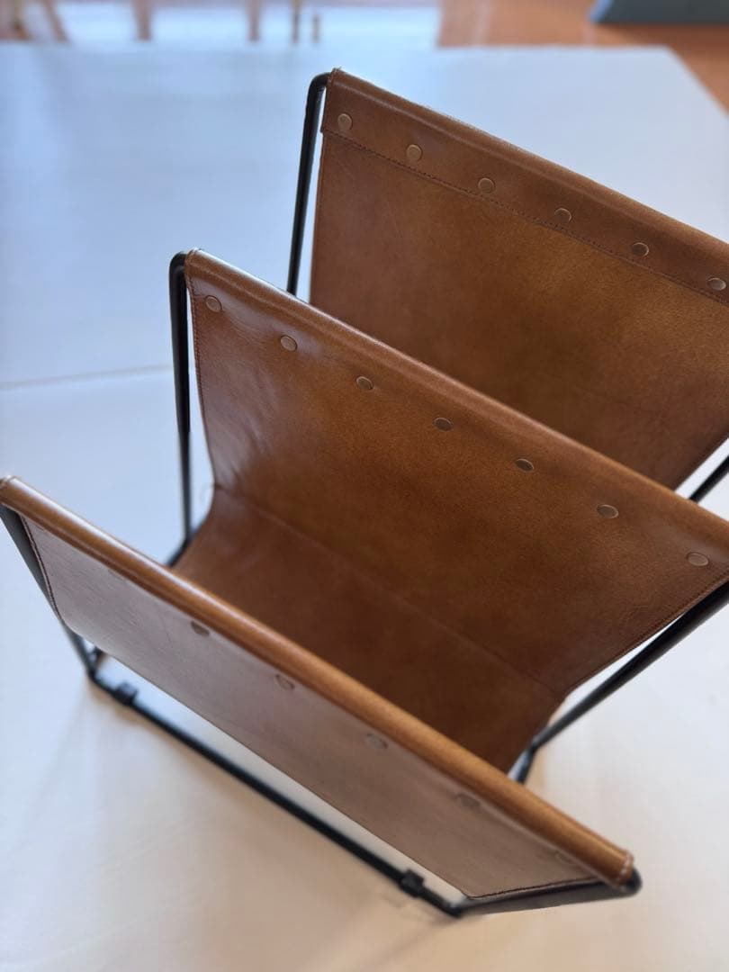 NOKKI レザー マガジンラック スタッズ付き