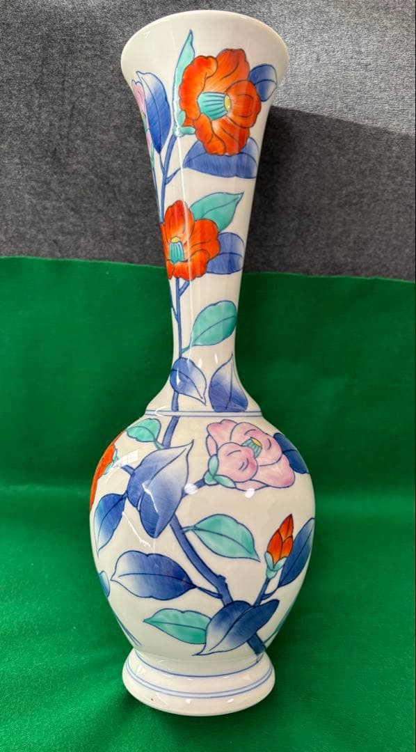 有田焼　華山窯　高級　花柄陶器製フラスコ型花瓶、壺。