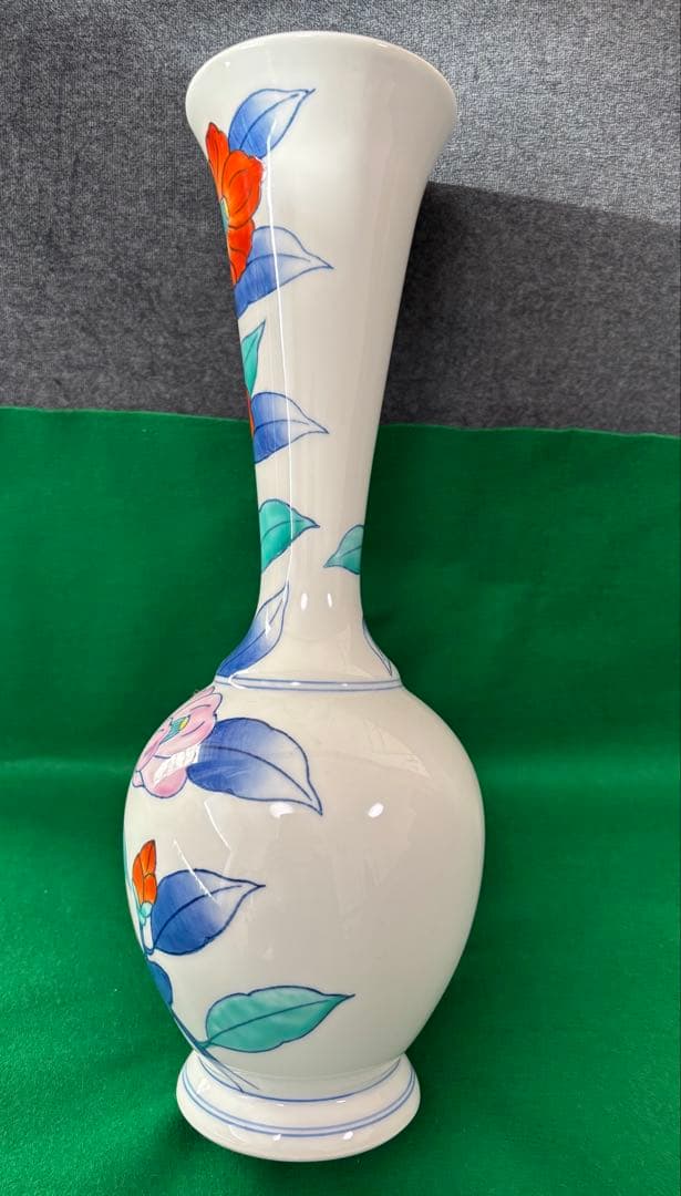 有田焼　華山窯　高級　花柄陶器製フラスコ型花瓶、壺。