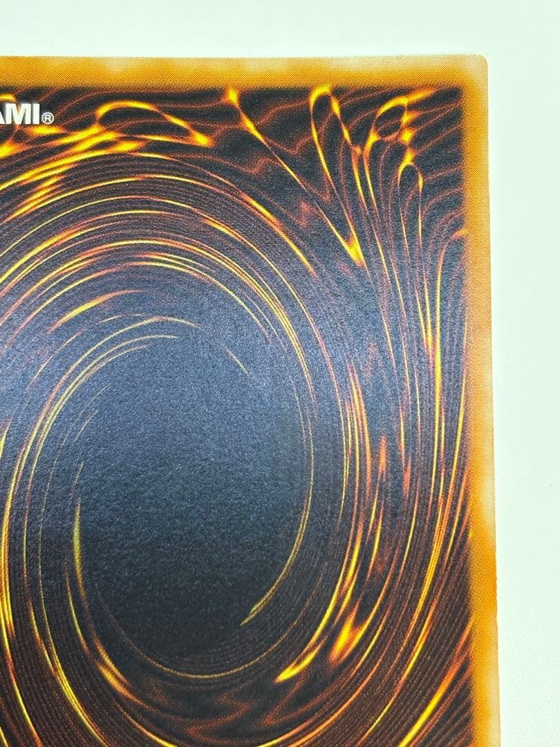 中古品みたいです。ブラック・マジシャン レリーフ アルティメットレア LN-53