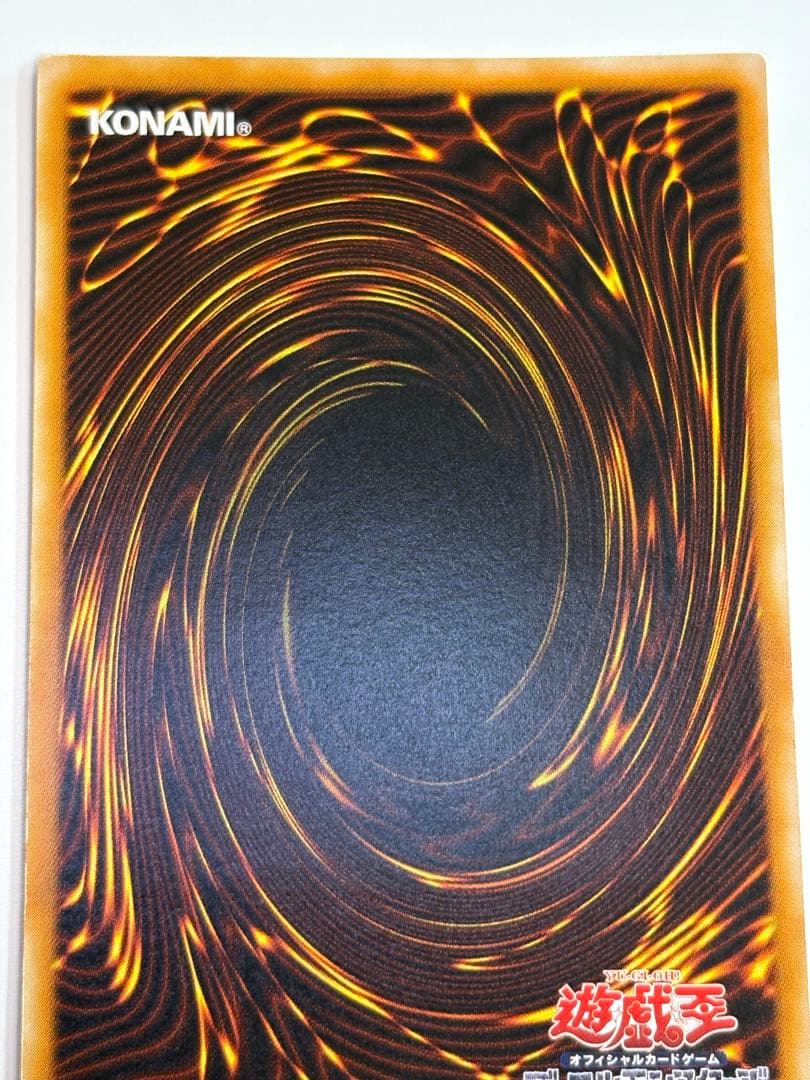 中古品みたいです。ブラック・マジシャン レリーフ アルティメットレア LN-53