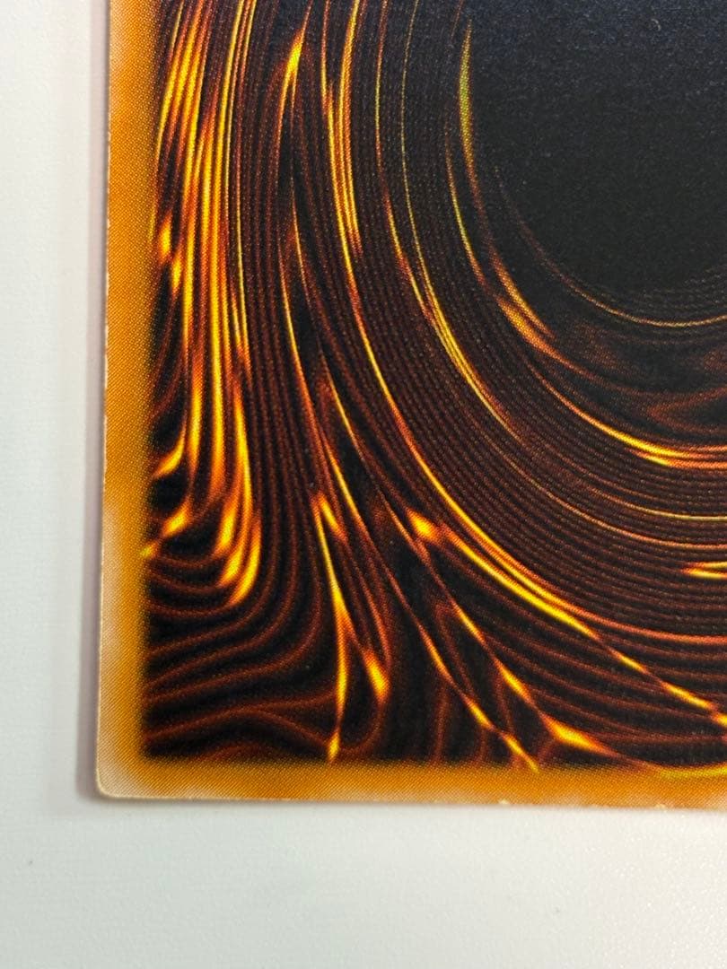 中古品みたいです。ブラック・マジシャン レリーフ アルティメットレア LN-53