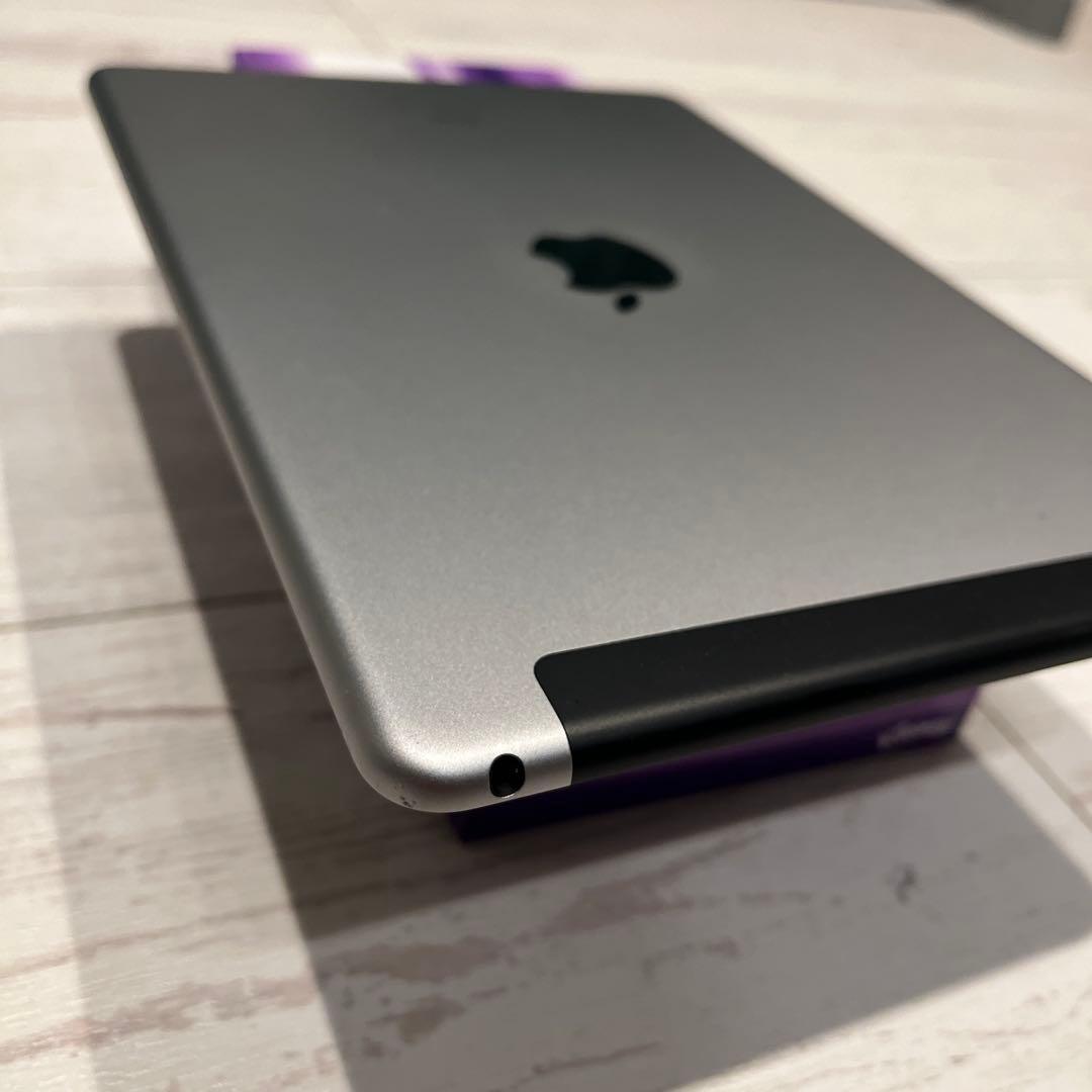 Apple iPad Air2 64GBスペースグレー