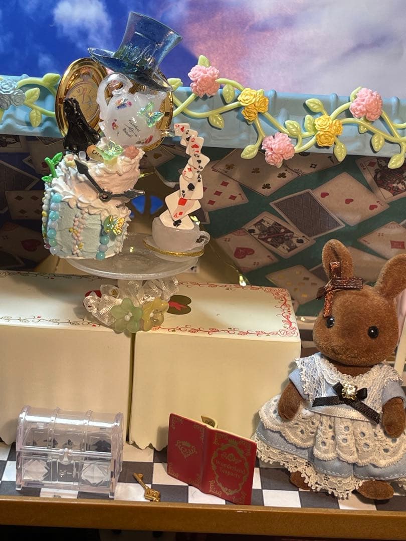 不思議な国のアリスようこそ！怖がりジュアスホールケーキ