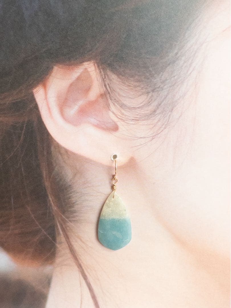 No.552【再販】✨天然石✨バイカラートロレアイトの一粒ピアス　14kgf