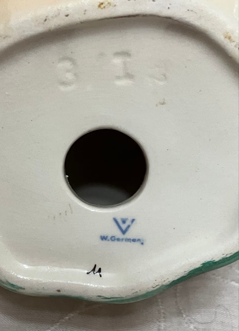 フンメル人形　「本の虫」女の子　② 大きいサイズ