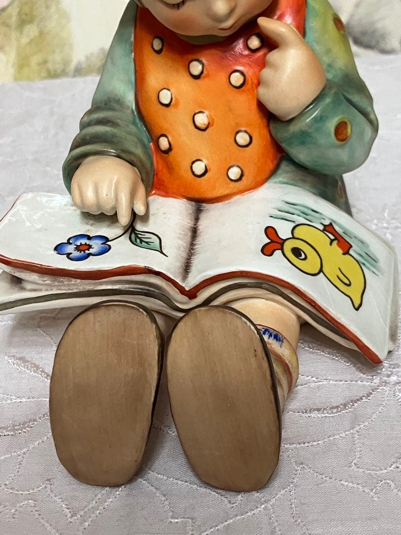 フンメル人形　「本の虫」女の子　② 大きいサイズ