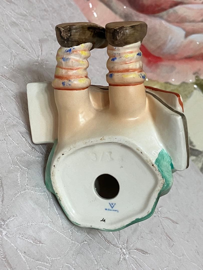 フンメル人形　「本の虫」女の子　② 大きいサイズ