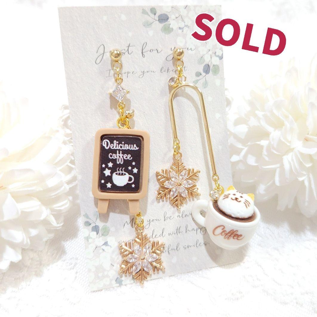 再販♡ジルコニア雪の結晶と猫ホイップクリーム冬のカフェコーヒーシャンデリアピアス