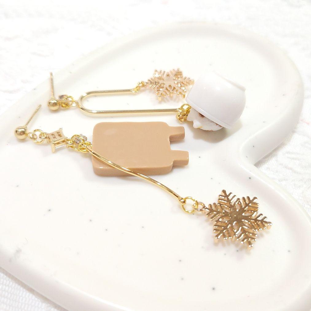 再販♡ジルコニア雪の結晶と猫ホイップクリーム冬のカフェコーヒーシャンデリアピアス