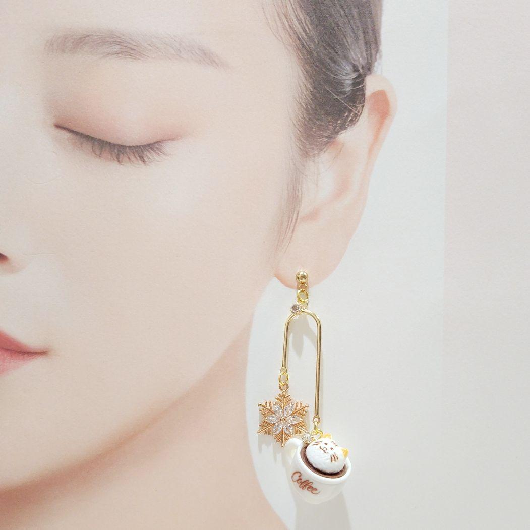 再販♡ジルコニア雪の結晶と猫ホイップクリーム冬のカフェコーヒーシャンデリアピアス