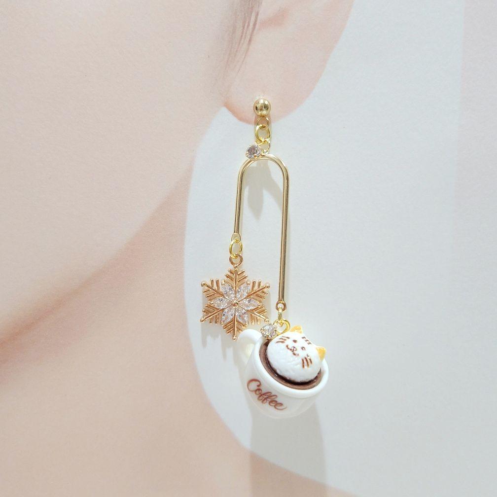 再販♡ジルコニア雪の結晶と猫ホイップクリーム冬のカフェコーヒーシャンデリアピアス