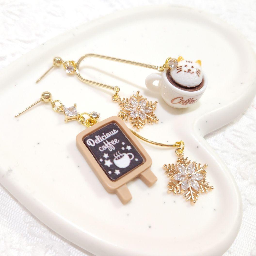 再販♡ジルコニア雪の結晶と猫ホイップクリーム冬のカフェコーヒーシャンデリアピアス