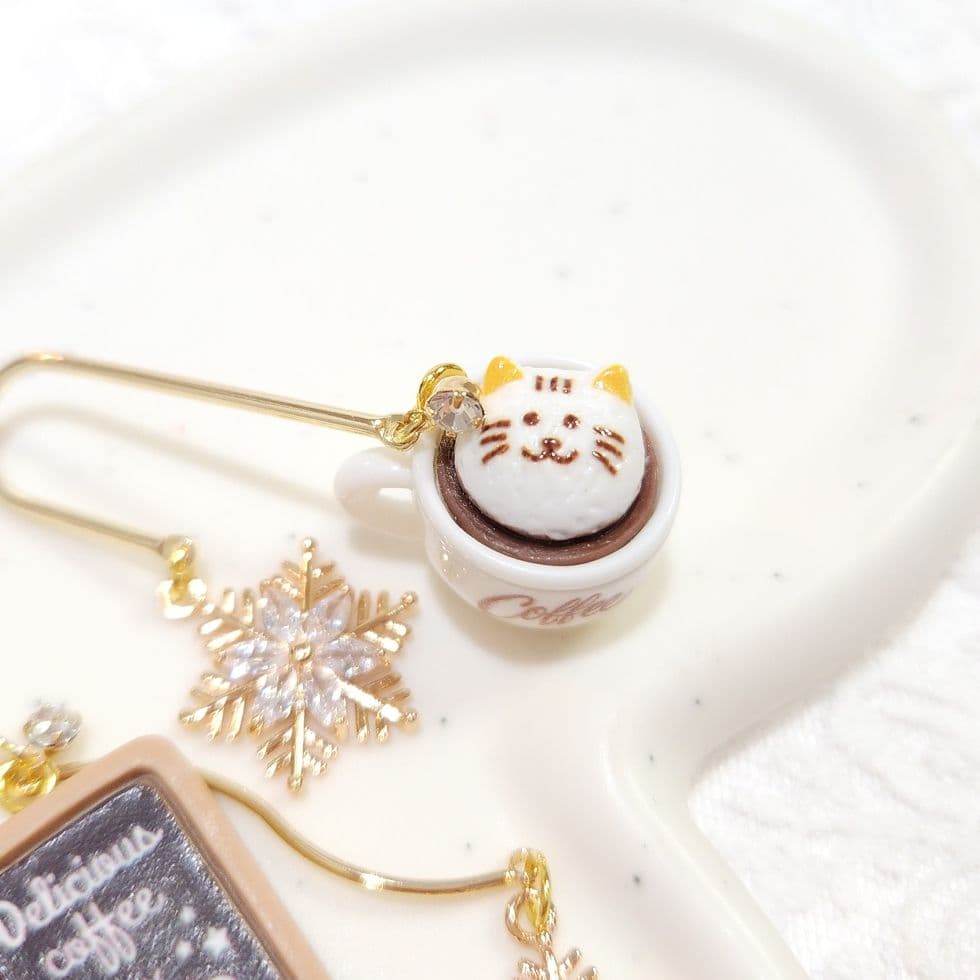 再販♡ジルコニア雪の結晶と猫ホイップクリーム冬のカフェコーヒーシャンデリアピアス
