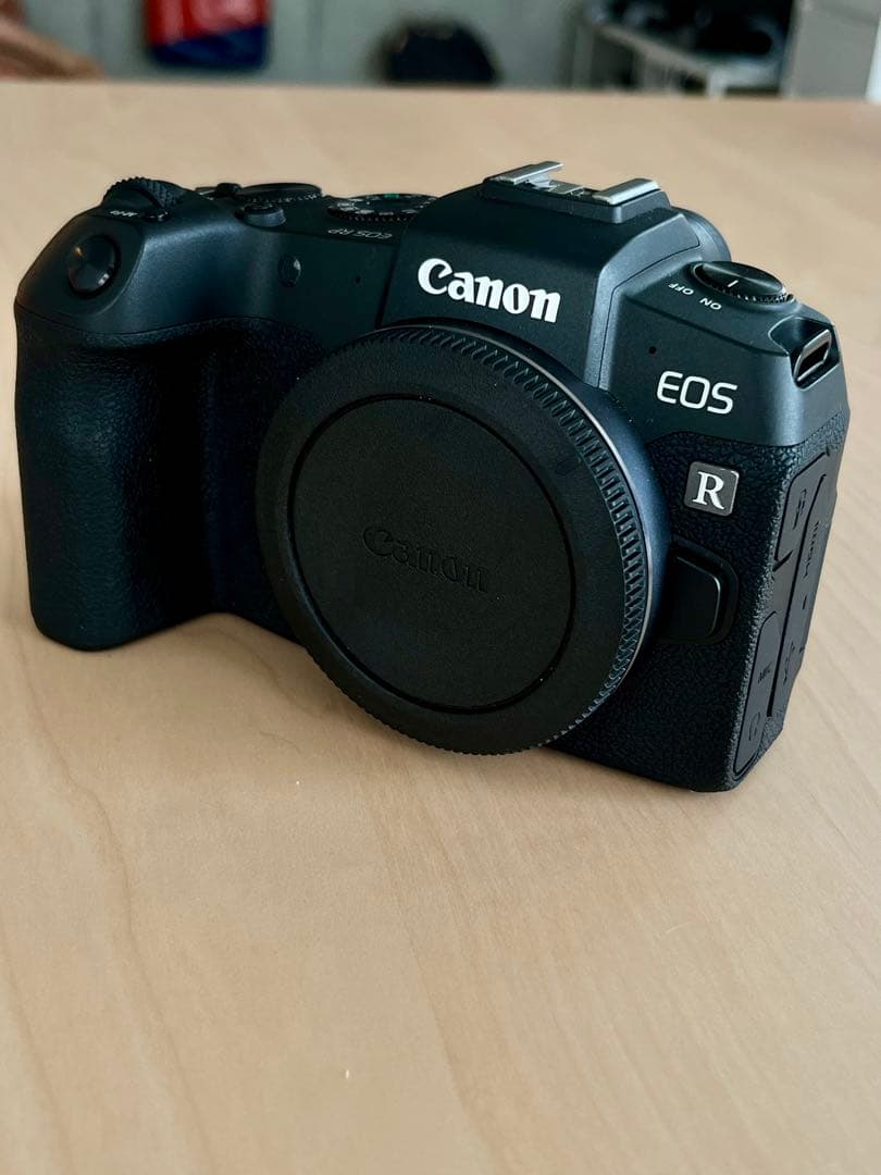キャノンEOS RP本体フルフレームで超軽量「美品」