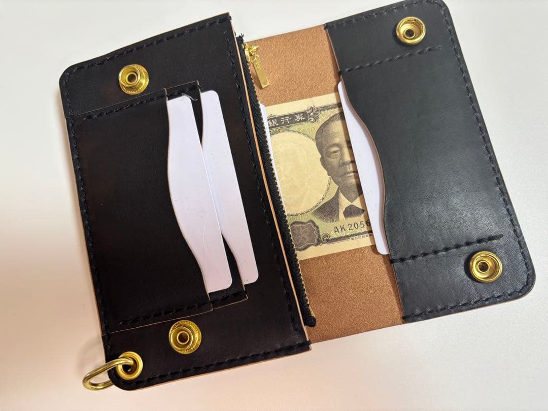 黒　ヌメ革　茶芯　丘染　トラッカーウォレット　3層　真鍮 ミドル