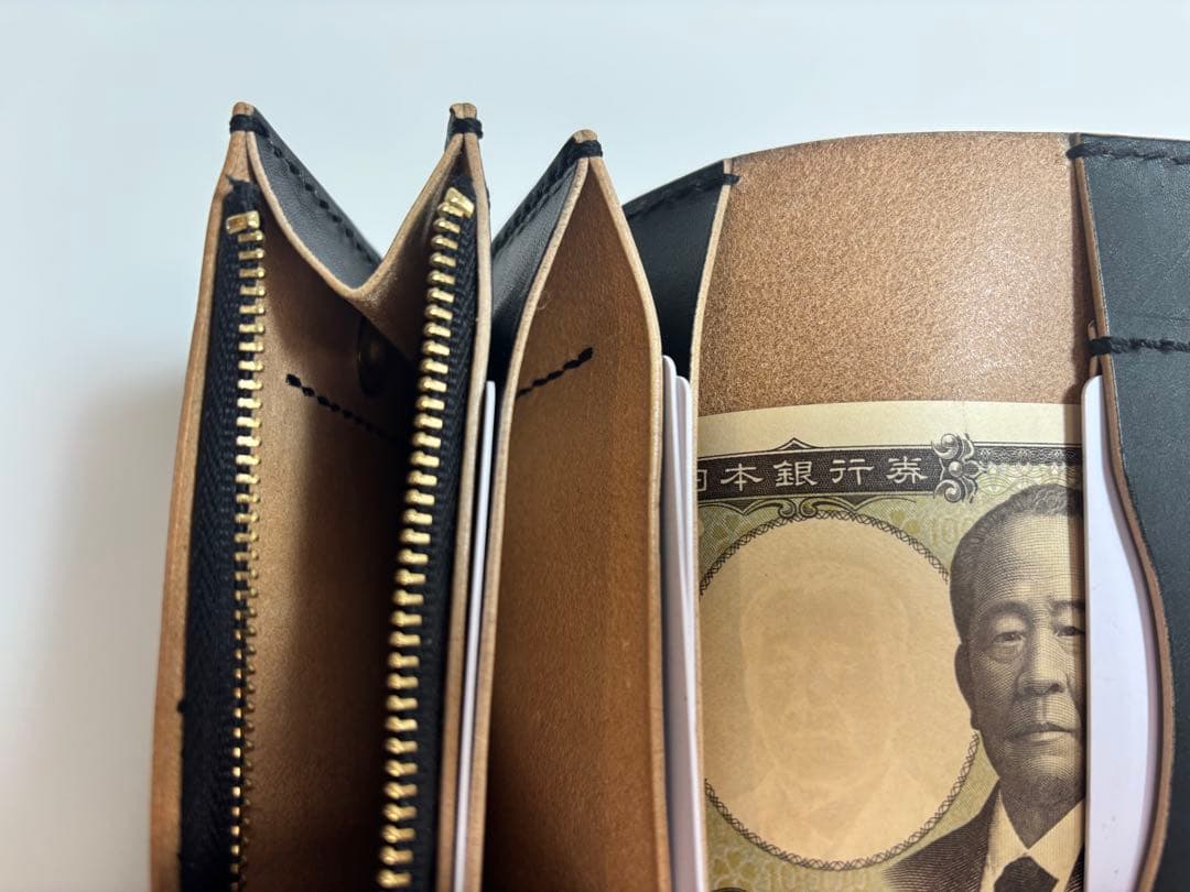 黒　ヌメ革　茶芯　丘染　トラッカーウォレット　3層　真鍮 ミドル