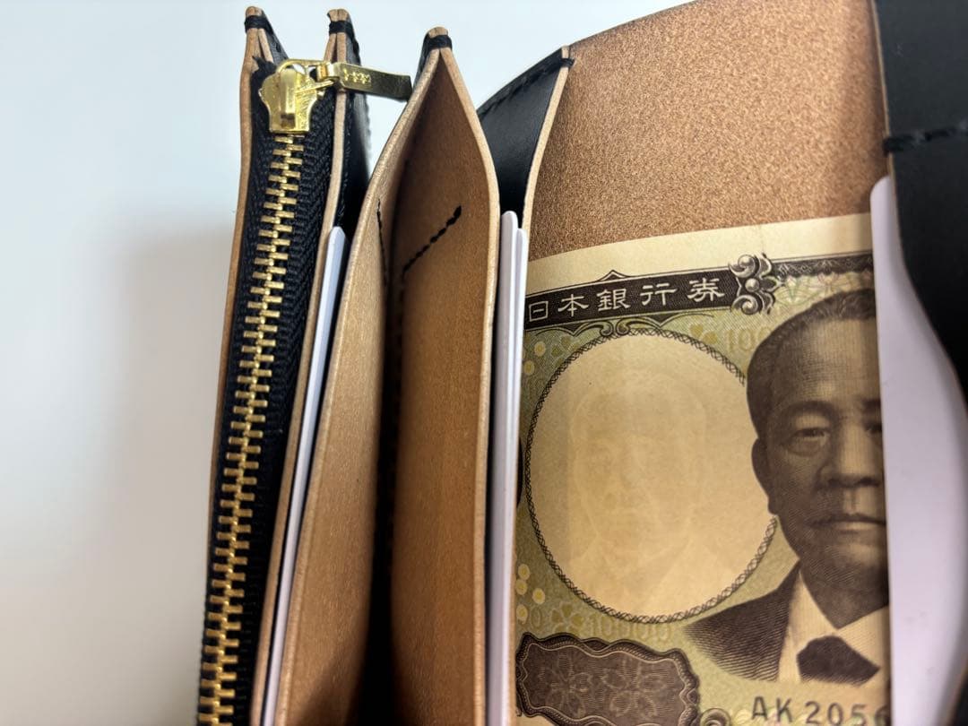 黒　ヌメ革　茶芯　丘染　トラッカーウォレット　3層　真鍮 ミドル