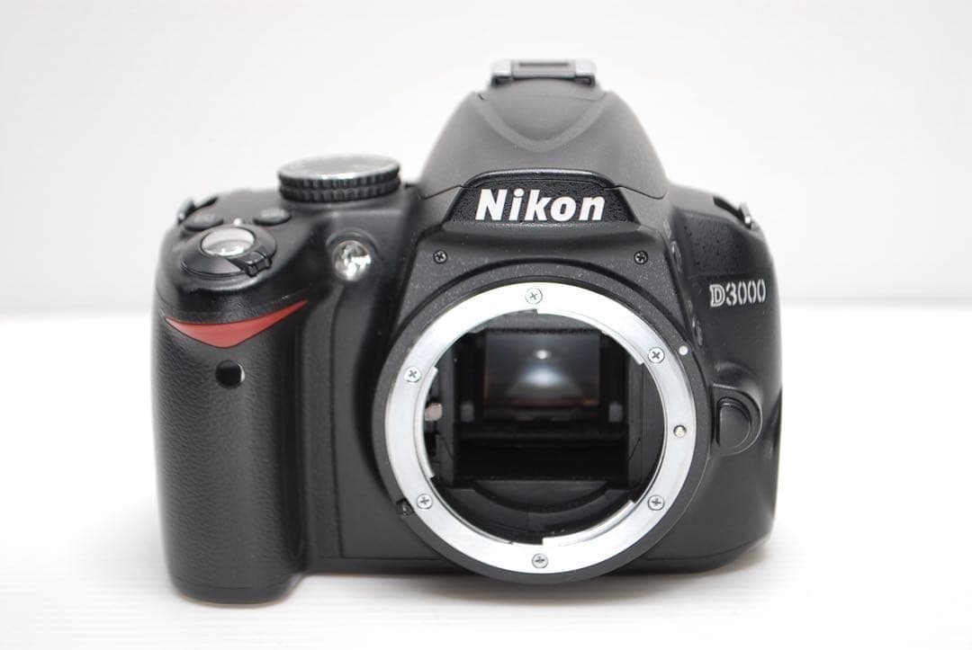 ⭐︎Nikon D3000⭐︎操作性抜群 美品 軽量で持ち運びがラク コンパクト