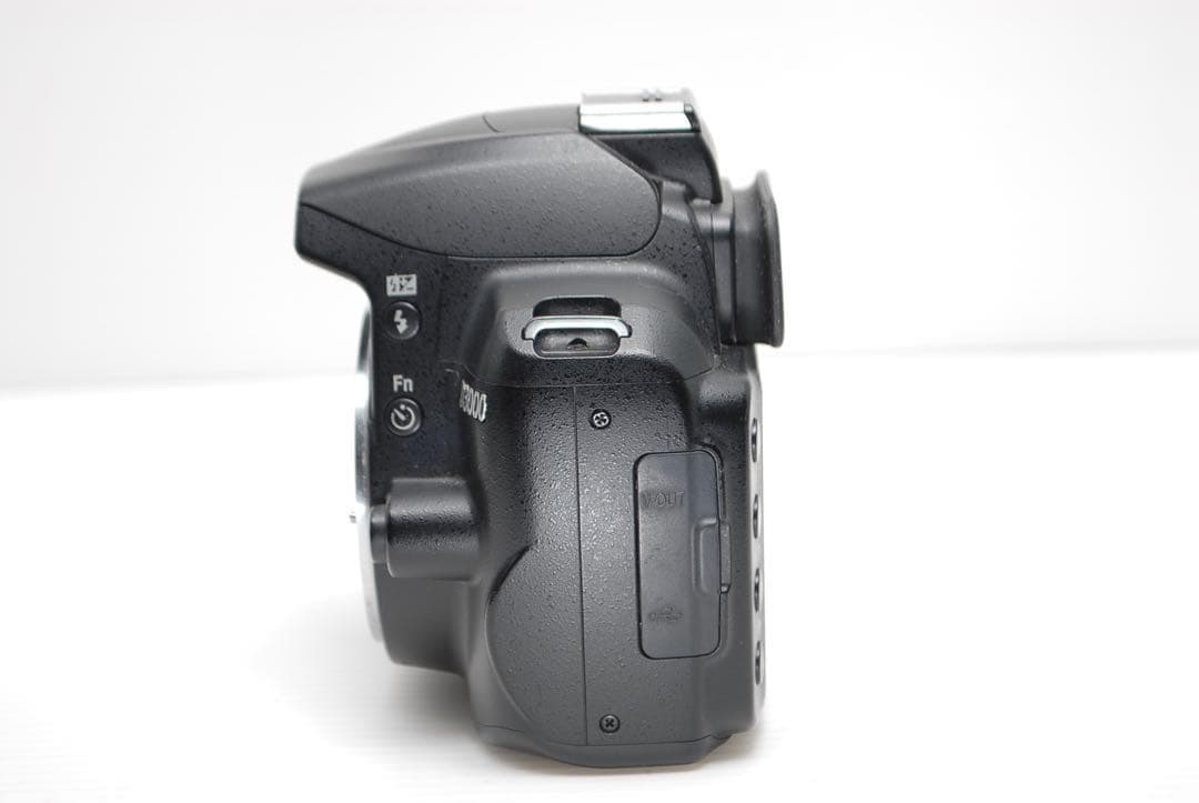 ⭐︎Nikon D3000⭐︎操作性抜群 美品 軽量で持ち運びがラク コンパクト