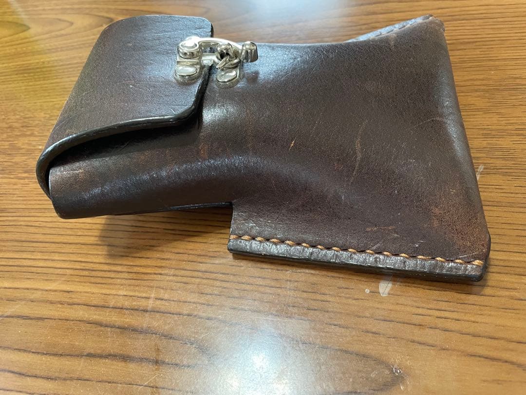 ブラウンレザー マスクケース フラップ付き